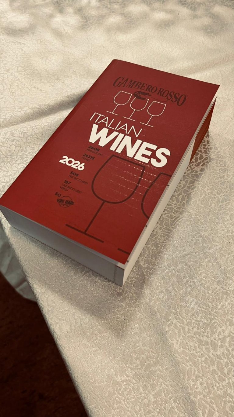 Foto ufficiale scattata durante il Top Italian Wines Roadshow 2026 a Lagos, Nigeria. L’immagine ritrae i partecipanti dell’evento, che ha celebrato l’eccellenza vinicola italiana in Africa Occidentale.