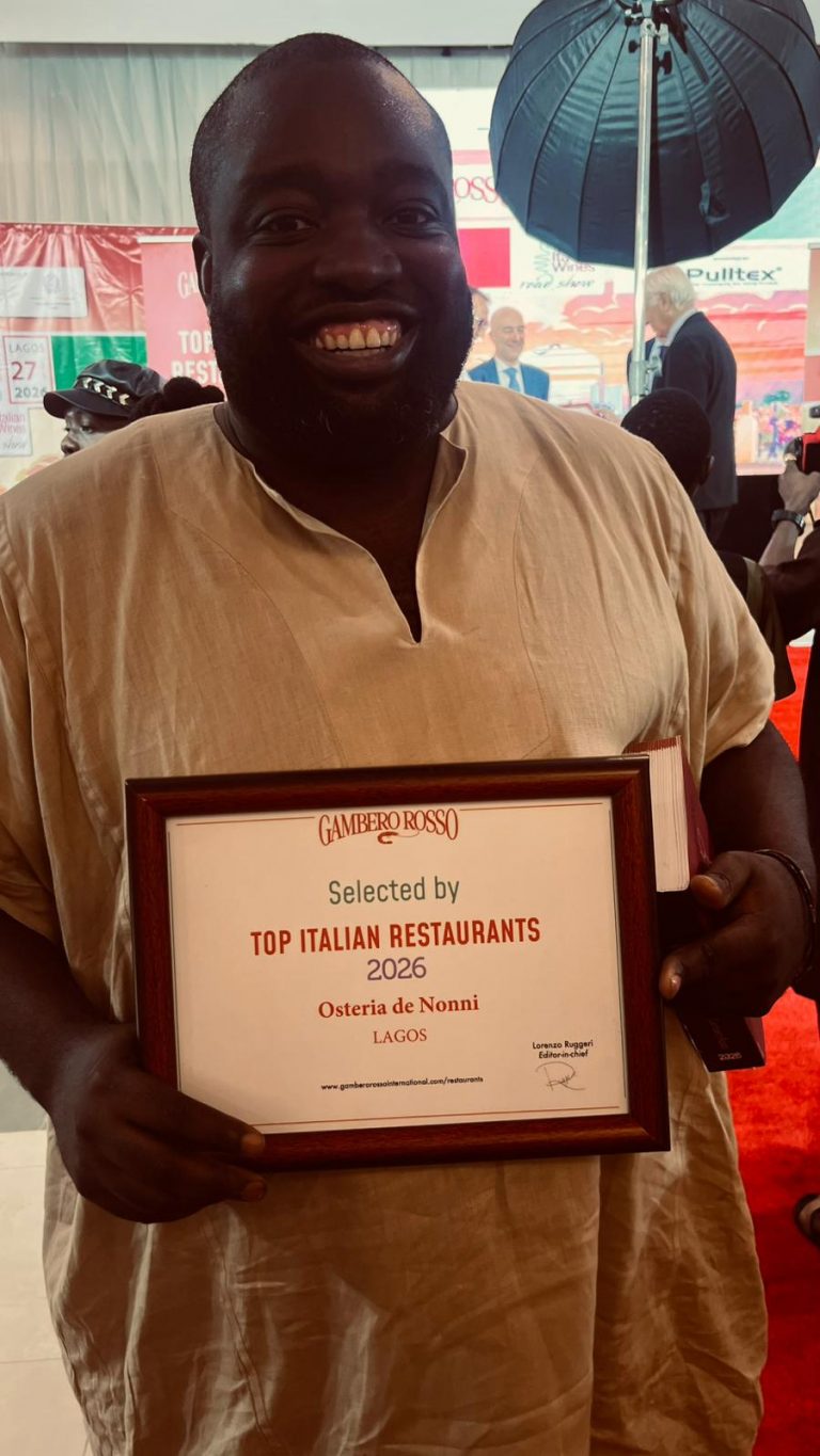 Foto ufficiale scattata durante il Top Italian Wines Roadshow 2026 a Lagos, Nigeria. L’immagine ritrae i partecipanti dell’evento, che ha celebrato l’eccellenza vinicola italiana in Africa Occidentale.