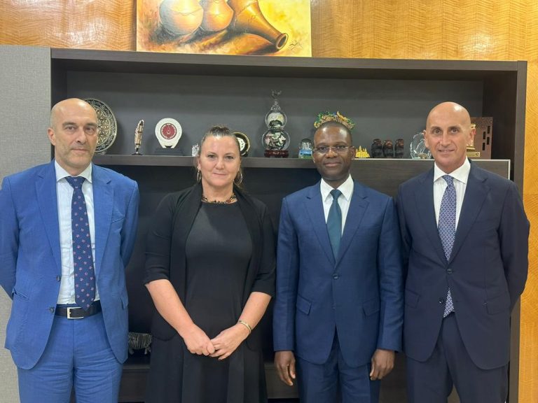 Ambasciatore Mengoni con il Segretario generale degli Esteri, la Console onoraria Coppelli e il responsabile Africa e Medio Oriente di SACE durante la missione in Benin