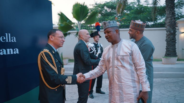 Foto degli ospiti italiani, nigeriani e della comunità internazionale presenti alla celebrazione dell'ottantesima Festa della Repubblica Italiana a Abuja il 2 Giugno 2026, organizzato dall'Ambasciata d'Italia.